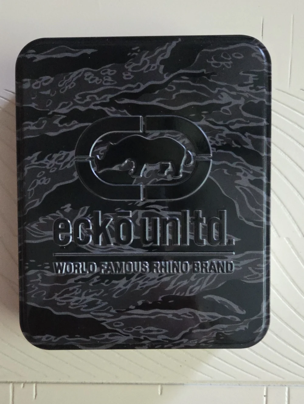 Ecko Unltd. Black Wallet with Red Accent Tin